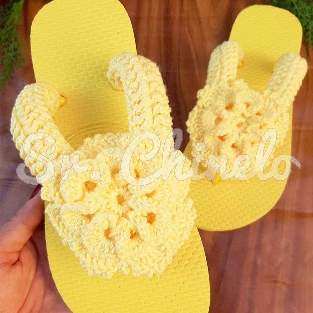 Chinelo com Flor em Crochê - Tatiana Saturnino