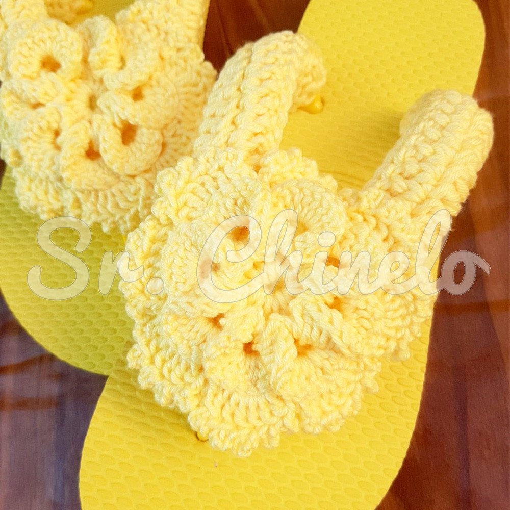 Chinelo com Flor em Crochê - Tatiana Saturnino
