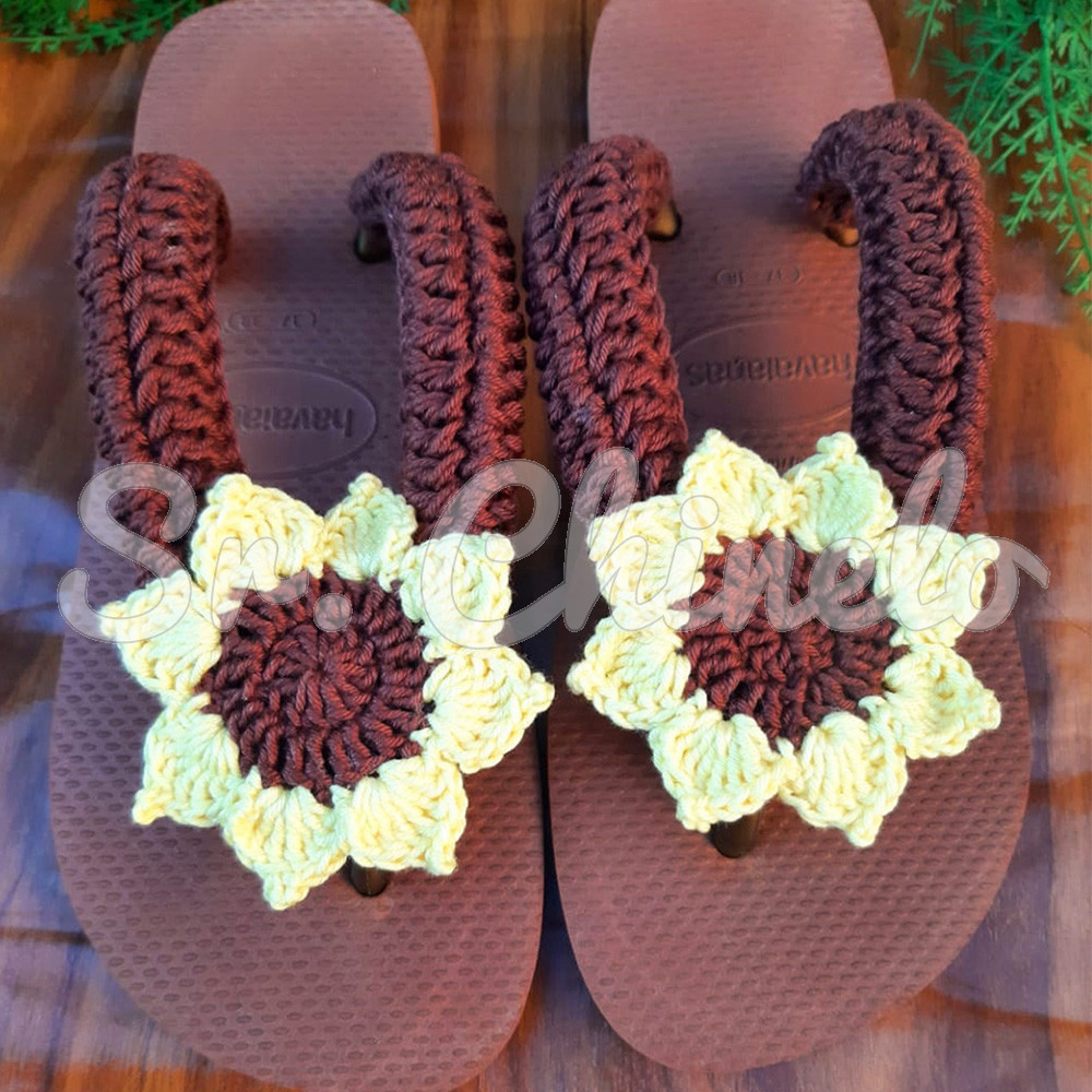 Chinelo Marrom Girassol Crochê - Tatiana Saturnino