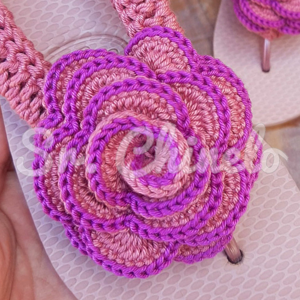 Chinelo Flor Roxa Crochê - Tatiana Saturnino