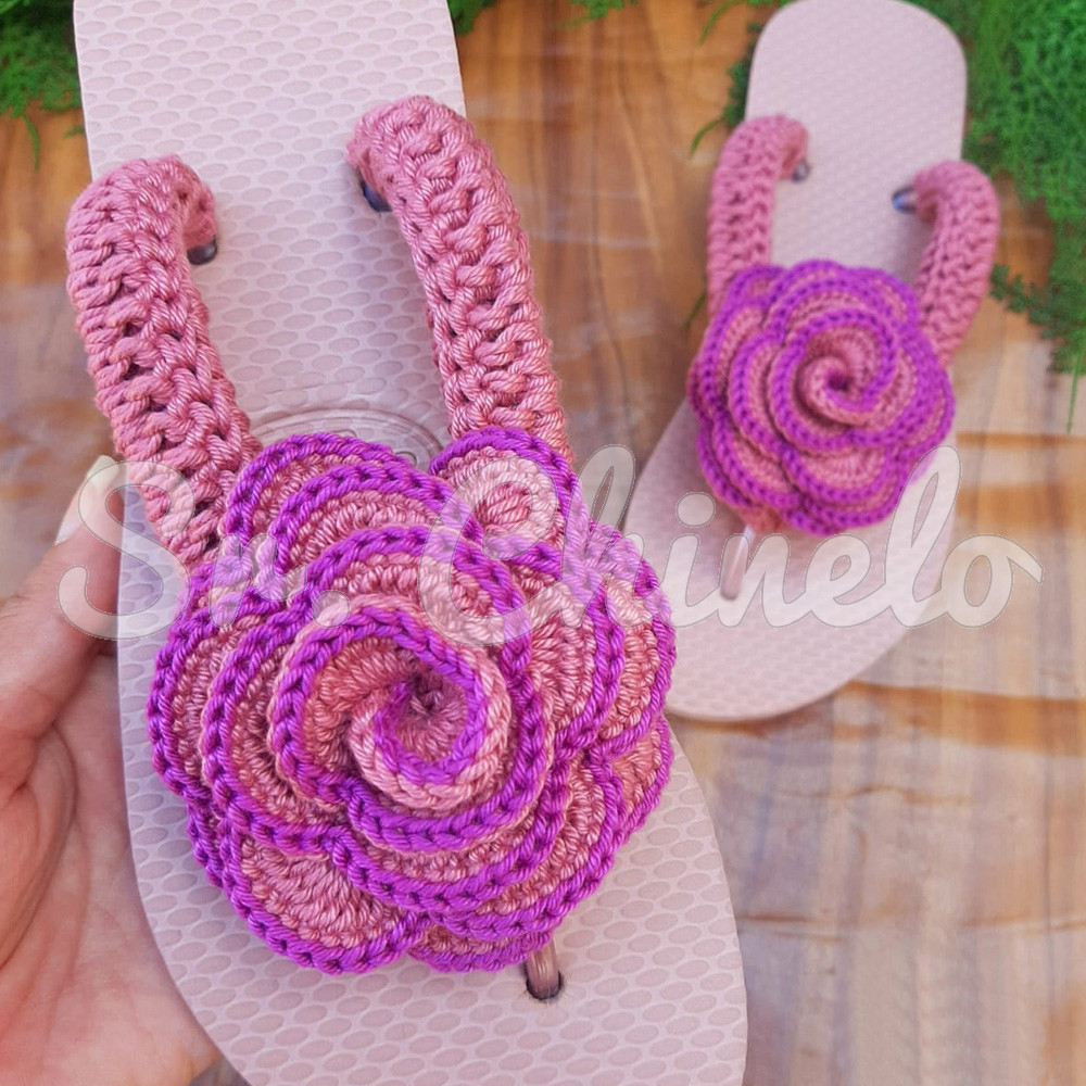 Chinelo Flor Roxa Crochê - Tatiana Saturnino
