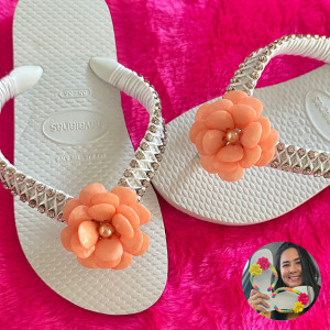Chinelo Flor de Acrilico Salmão - Alane Tainã