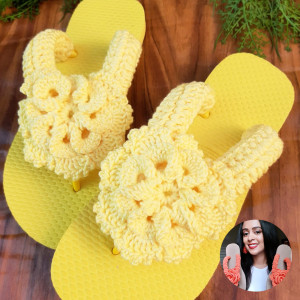 Chinelo com Flor em Crochê - Tatiana Saturnino