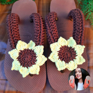 Chinelo Marrom Girassol Crochê - Tatiana Saturnino