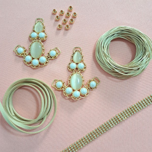 Kit Customização Completo - Modelo Adriana com Passantes para Amarrar nas Pernas - Branco Pérola